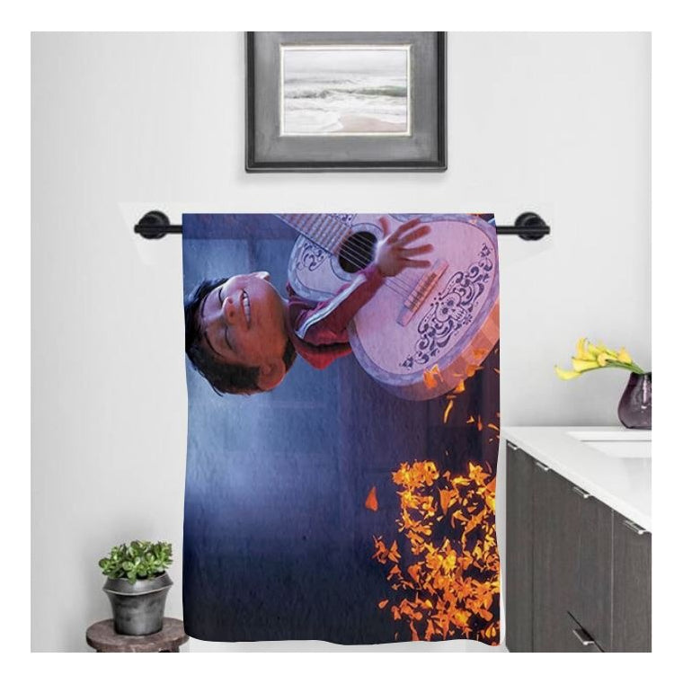 Toalla De Baño Premium Pelicula Coco 1.47x77cm Microfibra