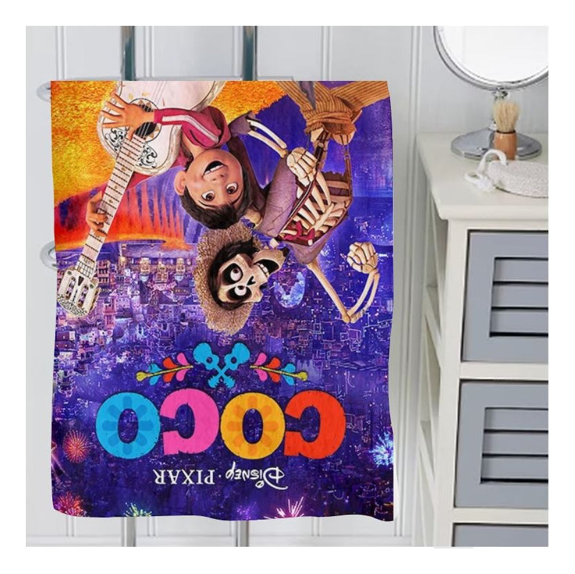 Toalla De Baño Premium Pelicula Coco 1.47x77cm Microfibra