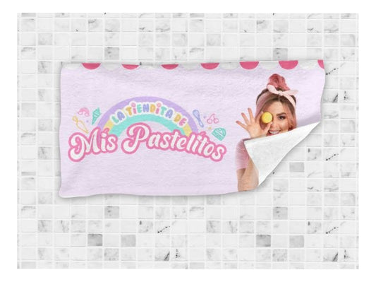 Toalla De Baño Premium Mis Pastelitos 1.47x77cm Microfibra