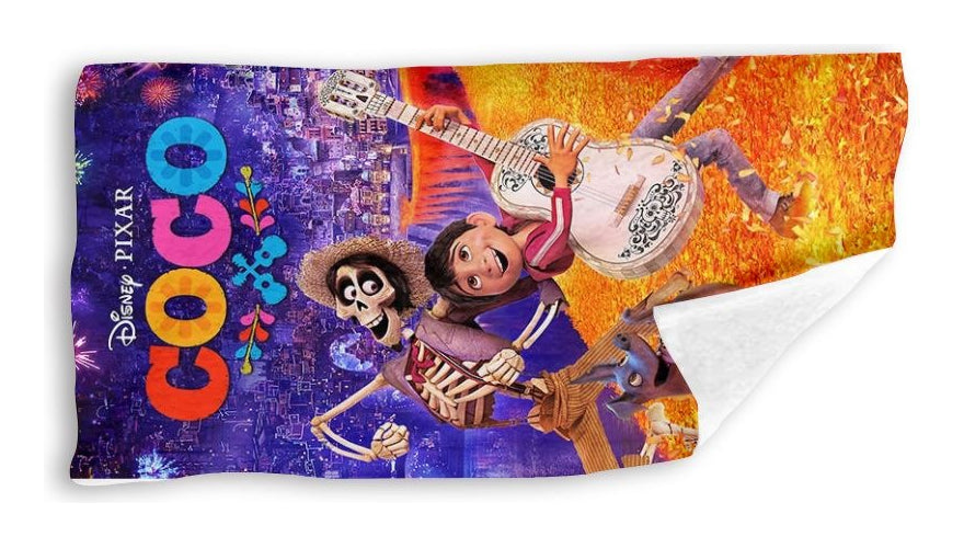 Toalla De Baño Premium Pelicula Coco 1.47x77cm Microfibra